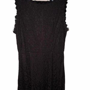 Black sleeveless lace dress